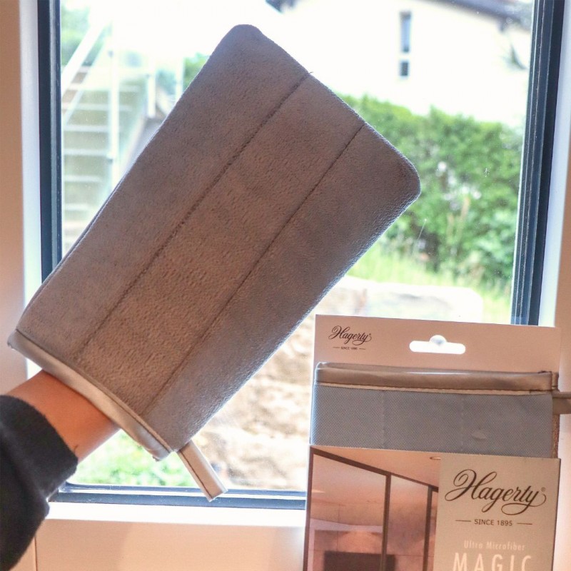 Microfibre glove for glass surfaces
